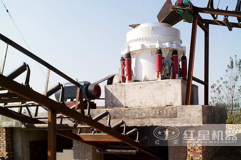 圓錐破碎機(jī)作業(yè)現(xiàn)場 圓錐破碎機(jī)作業(yè)現(xiàn)場