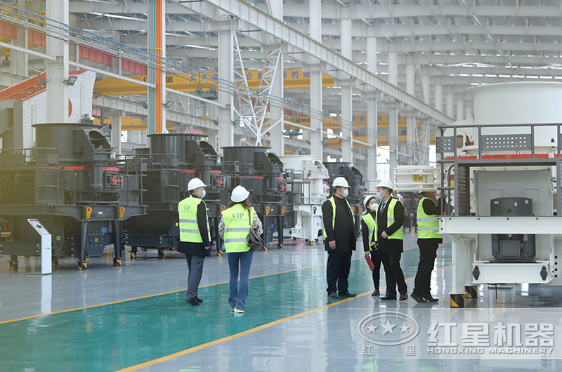 時產(chǎn)500噸鵝卵石制砂機多少錢一臺？