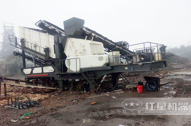 移動(dòng)式破碎機(jī)作業(yè)圖