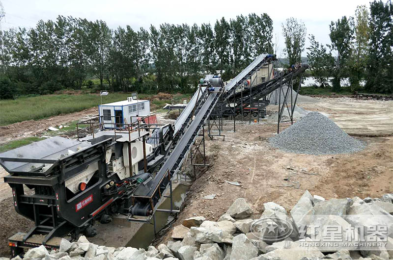 移動式破碎機(jī)作業(yè)現(xiàn)場